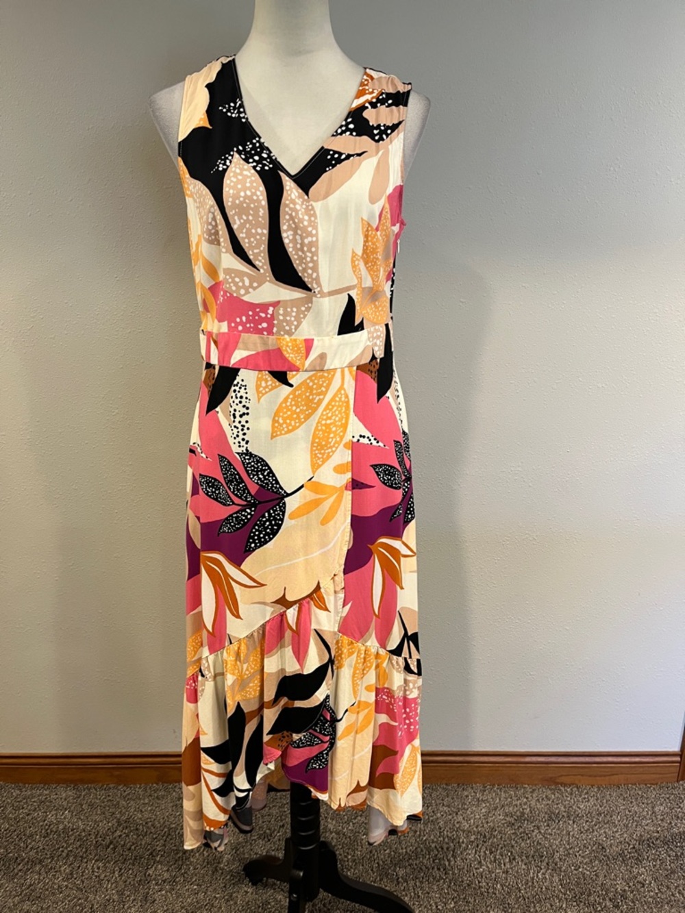 Sleeveless Pink & Cream leaf print V-Neck Midi Dress size medium